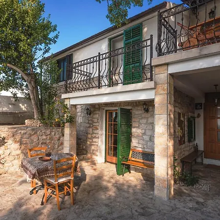 Authentic House Pelegrinka With Olive And Lemon Garden 度假居 *