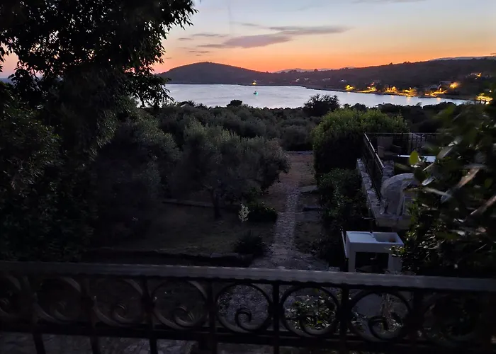 度假居 Authentic House Pelegrinka 小德尔韦尼克岛