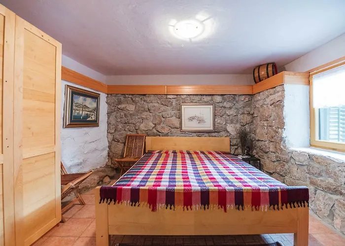 Authentic House Pelegrinka 小德尔韦尼克岛